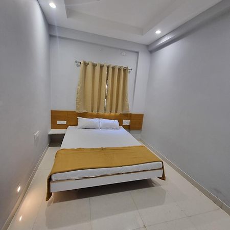 Vivanta Inn Lodge, Solāpur Exterior foto